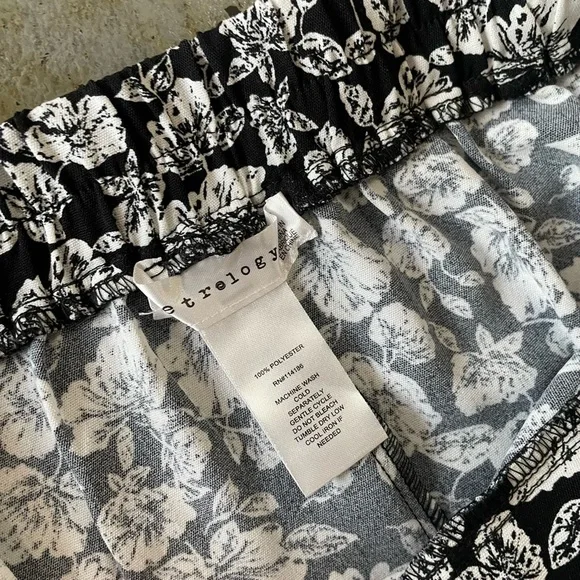 NWT Retrology Floral Black and White Midi Women's Skirt Size Medium - Picture 3 of 8